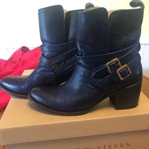 Freebird by Steve “Saint” Blue boot